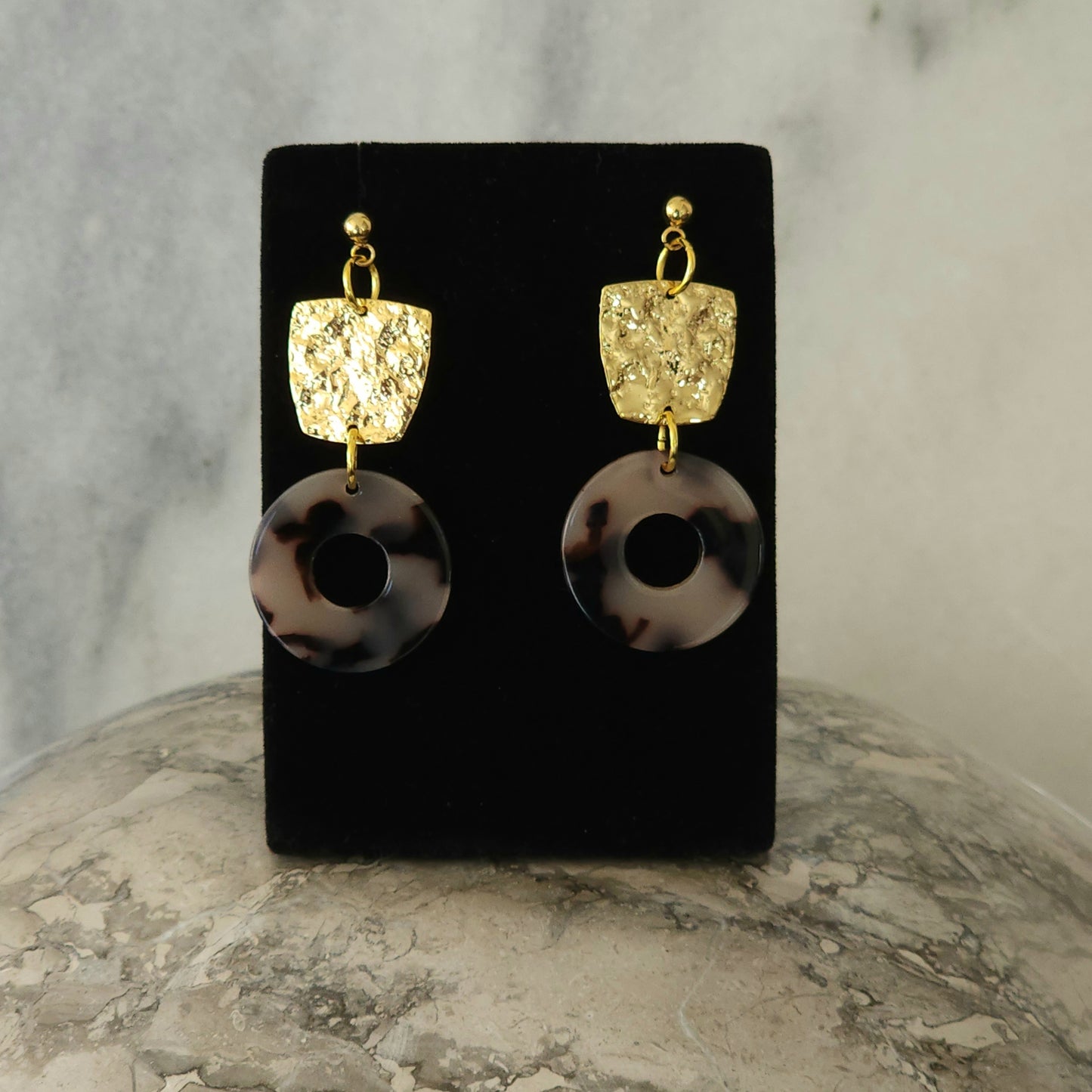 Tortoiseshell Resin Disc & Hammered Gold Drop Earrings with Ball Studs
